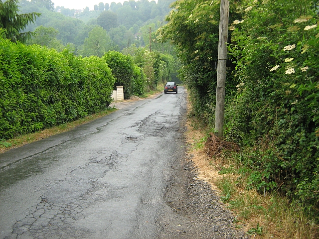 the steep narrow road between the supermarket and the studio gite